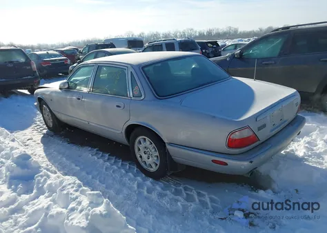 2003 Jaguar Xj Xj8 z USA, uszkodzony, nr VIN SAJDA14C93LF54265